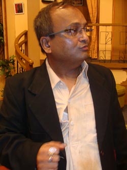 Sanjay Goradia is one of the leading Gujarati theater artists. His major roles are comic. He has been actively working in the field of theater acting for ... - Sanjay-Goarida-1