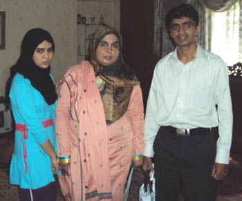 Zahid-Gishkori-with Amina and her daughter