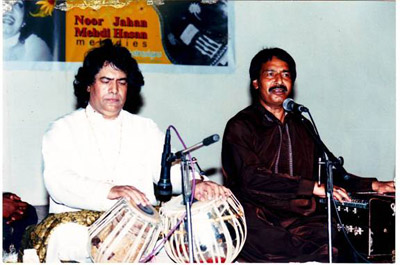 Aqeel Manzoor performing with Abdul Sattar (Tari Khan) in Tabla