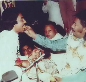 Ustad Salamat Ali Khan taking Aqeel Manzoor under his tutelage, Nusrat Fateh Ali khan also present in picture